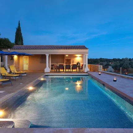 bazen po noći sa svijetlima