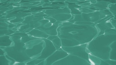 boja vode u bazenu jezerska zelena