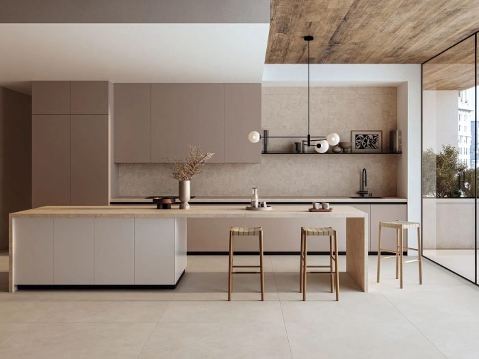 Bež porculanske pločice sa antikliznom obradom za kuhinju