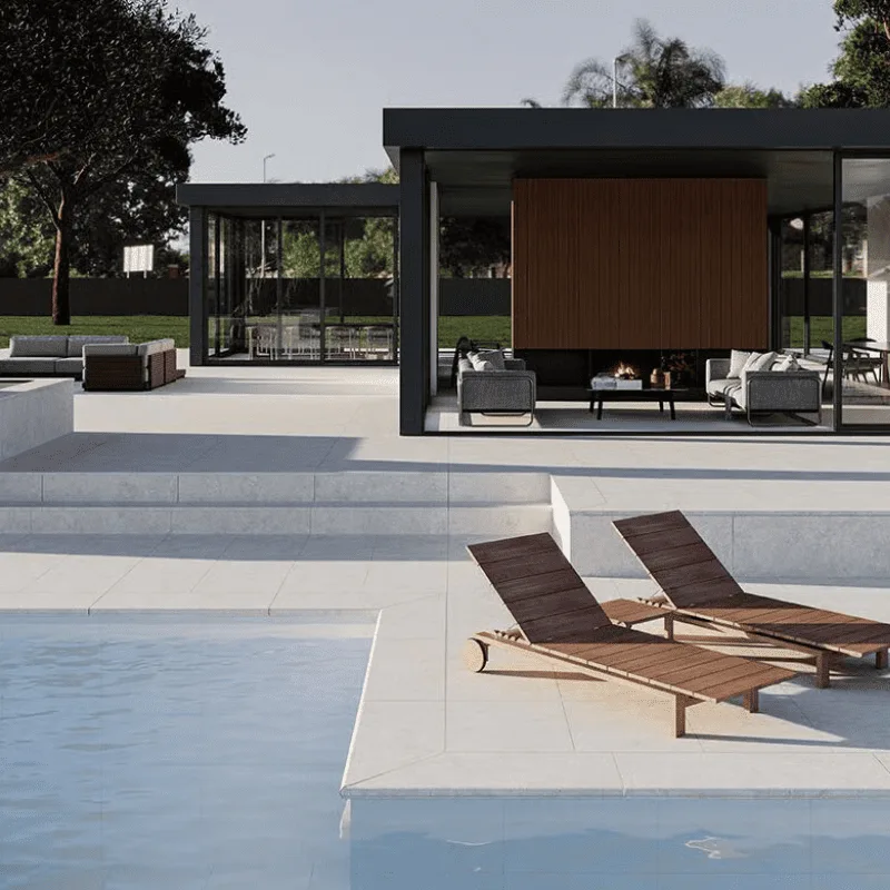 pločice za bazen velikog formata bijele boje sa svijetlo plavom bojom vode