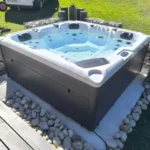 Spa kada Thésée Comfort Line sa ležajem i jastucima, na podlozi od oblutaka